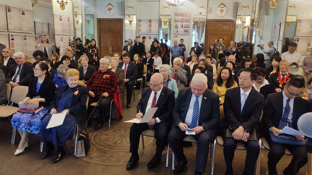 Выставка «Вечно помнить историю, вместе создавать будущее»