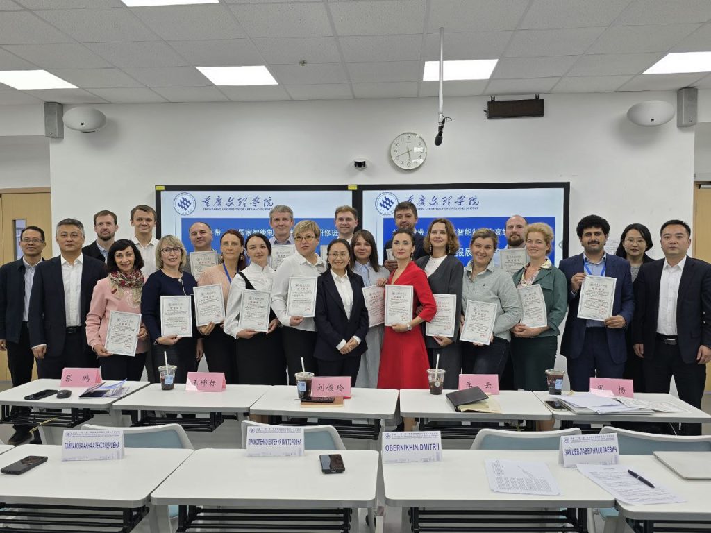 Стажировка университетских администраторов в Чунцинском университете искусства и науки